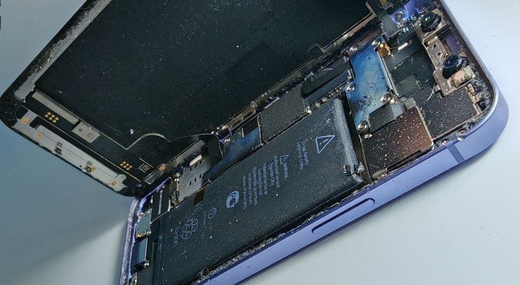 iPhone 12 замена аккумулятора